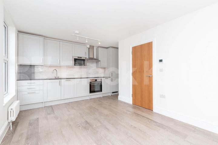 Smart and modern 1 bedroom property close to Victoria line station zone 2 Moray Road, Finsbury Park